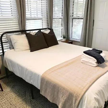Private Room Downtown - 1 Bedroom 1Bath